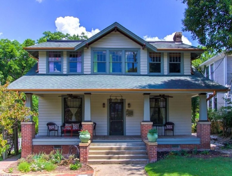 EXTERIOR PAINTING IN SHAKER HEIGHTS, OHIO: BRINGING BEAUTY AND VALUE TO YOUR HOME